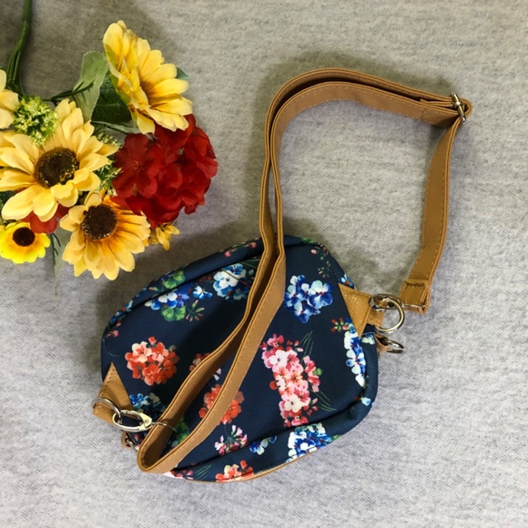 NWOT - Navy Floral Fanny Pack / Shoulder Bag - Picture 16 of 16